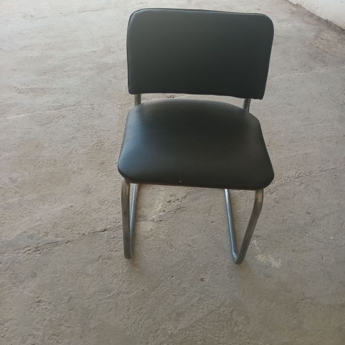 Kompyuter Stuli sotiladi srochno