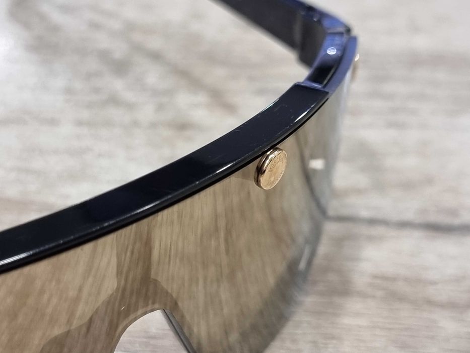 Слънчеви очила MOSCHINO