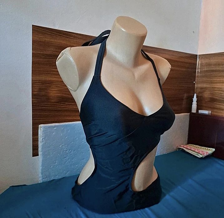 Costum de baie intreg. Marime 44