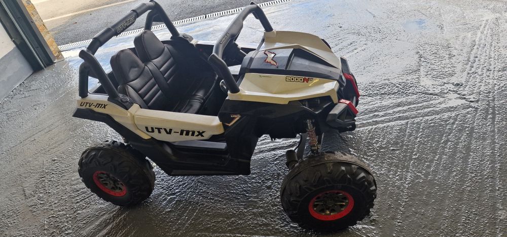 Buggy electric de copii 4x4  cu motor pe fiecare roata