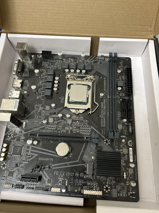 Продается материнка+проц