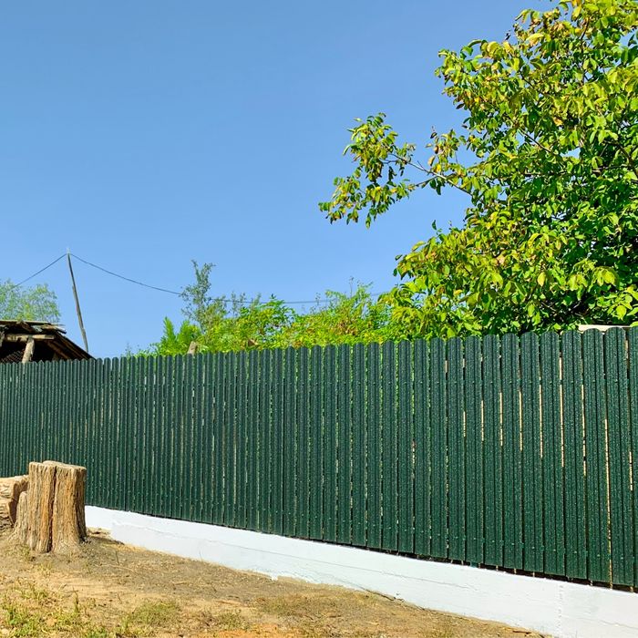 Realizăm garduri din șipcă metalică la oferta