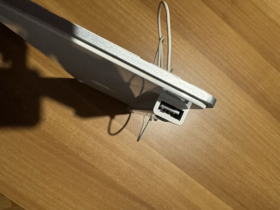 Tastatura cu fir Apple