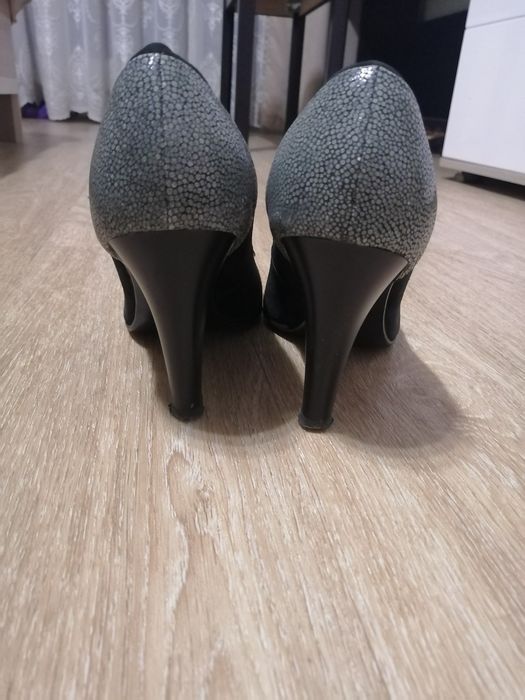 Продам туфли в очень хорошем состоянии.