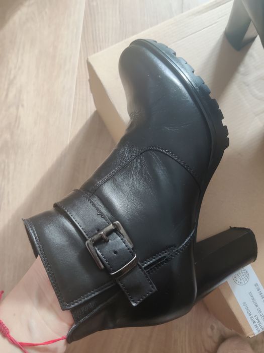 Ghete din piele cu toc