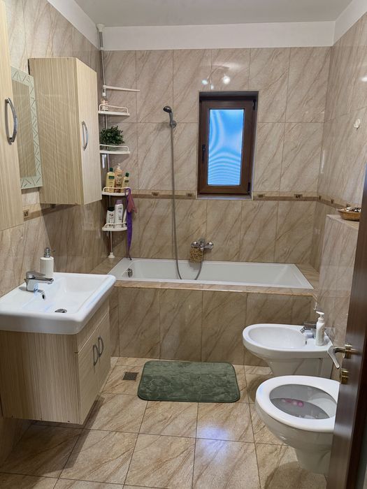VILĂ SPAȚIOASĂ PANTELIMON, aproape de pădurea Cernica – REGIM DUPLEX | 5 DORMITOARE | 400 MP TEREN + 50 mp drum privat | MANSARDĂ | ANEXE
