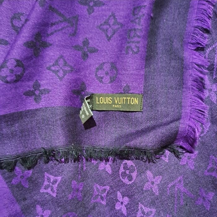 Продам женский шарф Luis Viton