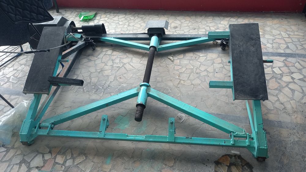 Damkirat moshinani tagini ko'tarib yuvadigan damkirat