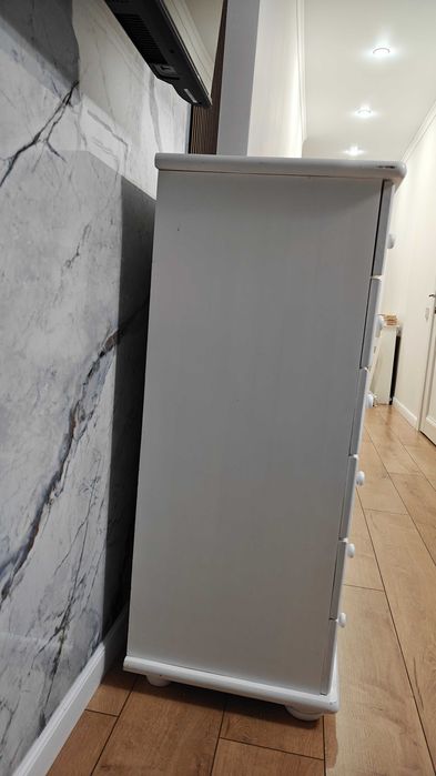 Шкаф белого цвета продам