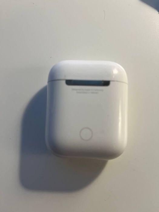 Оригинални Apple AirPods 2 (включени кейс и лява слушалка)