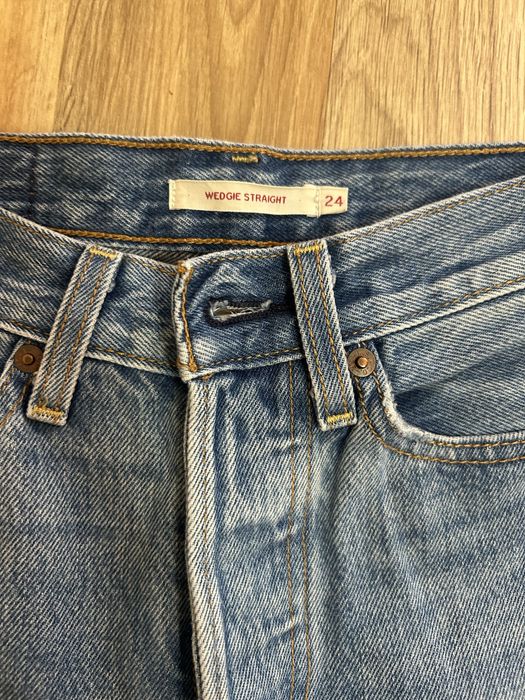 levi’s wedgie straight size 24