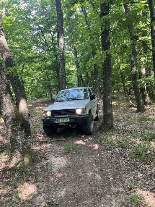 MITSUBISHI Pajero