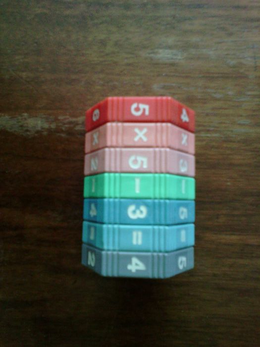 музикална кутия, сметалка и глави за кукли на куклен театър