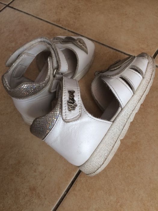 Детская обувь разная.