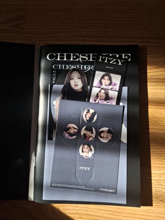 Album kpop Itzy- Chesire, standard edition