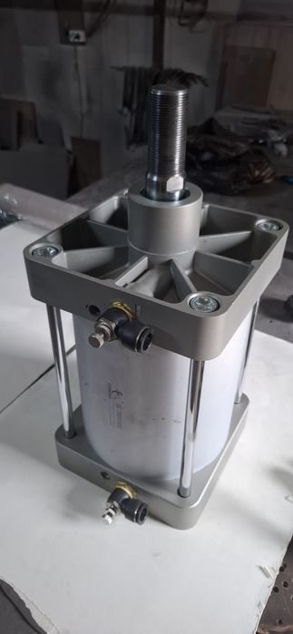 Пневматический цилиндр