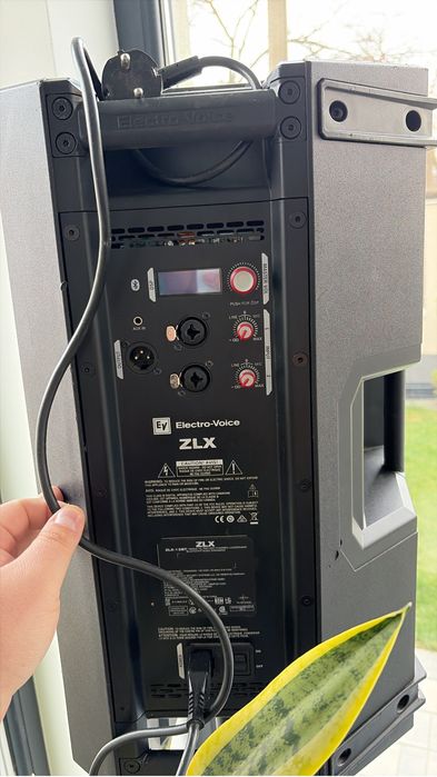 Vand Boxa activă EV ZLX - 12BT cu stativ