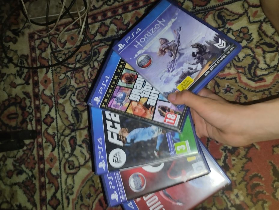 PlayStation 4 отличном состоянии