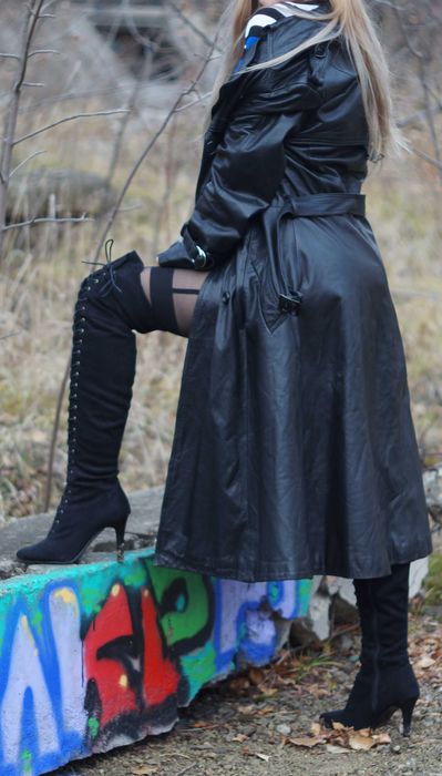 Черни кожени палта в отлично състояние, размер S - по 20 лв.