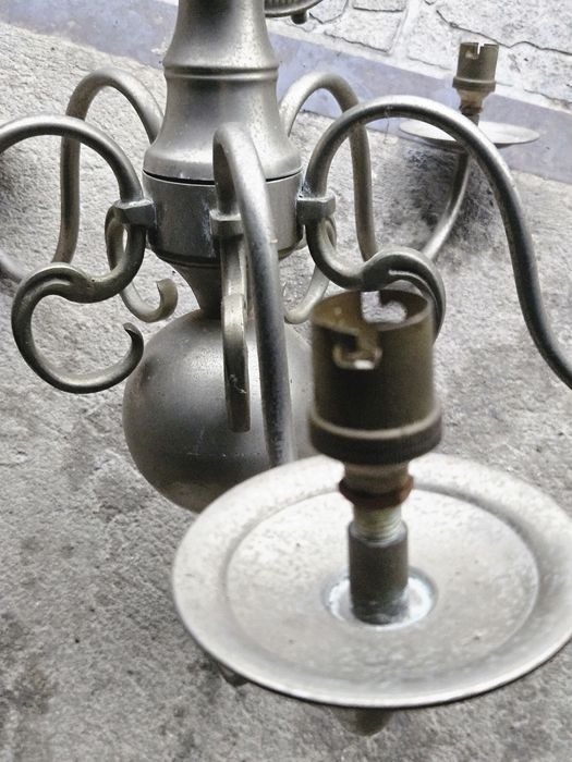 Candelabru vechi alama