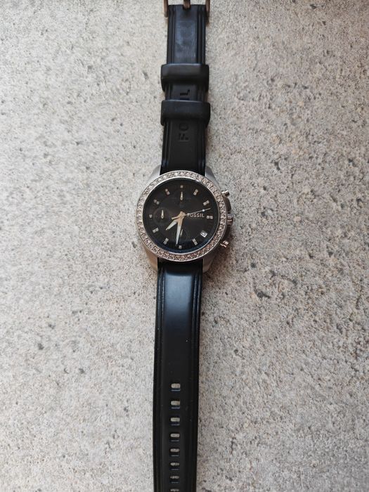 Ceas Fossil damă original cu cristale – ES-2882 – black

• Brand: Guess
• Mecanism Japan Mov’t
• Water Resistant 100M