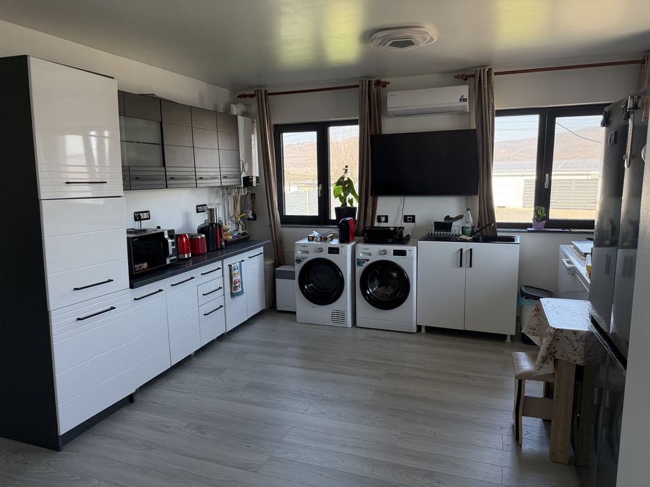 Vand casa la 2 minute de orasul Deva