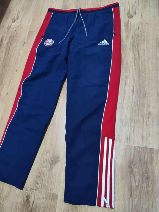 Pantaloni Adidas Bayern München vintage anii 2000 mărimea L