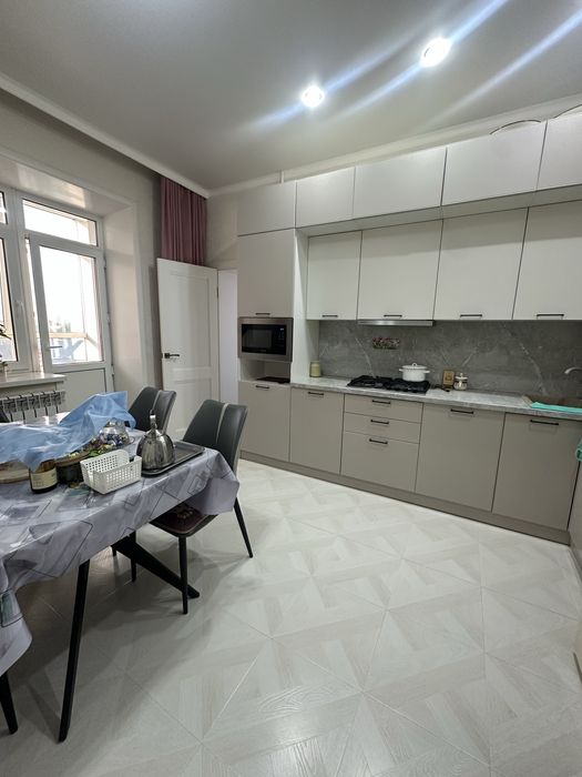 Продам 3 комнатную квартиру в центре