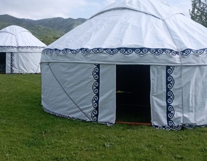 Аренда юрта . Столы посуда