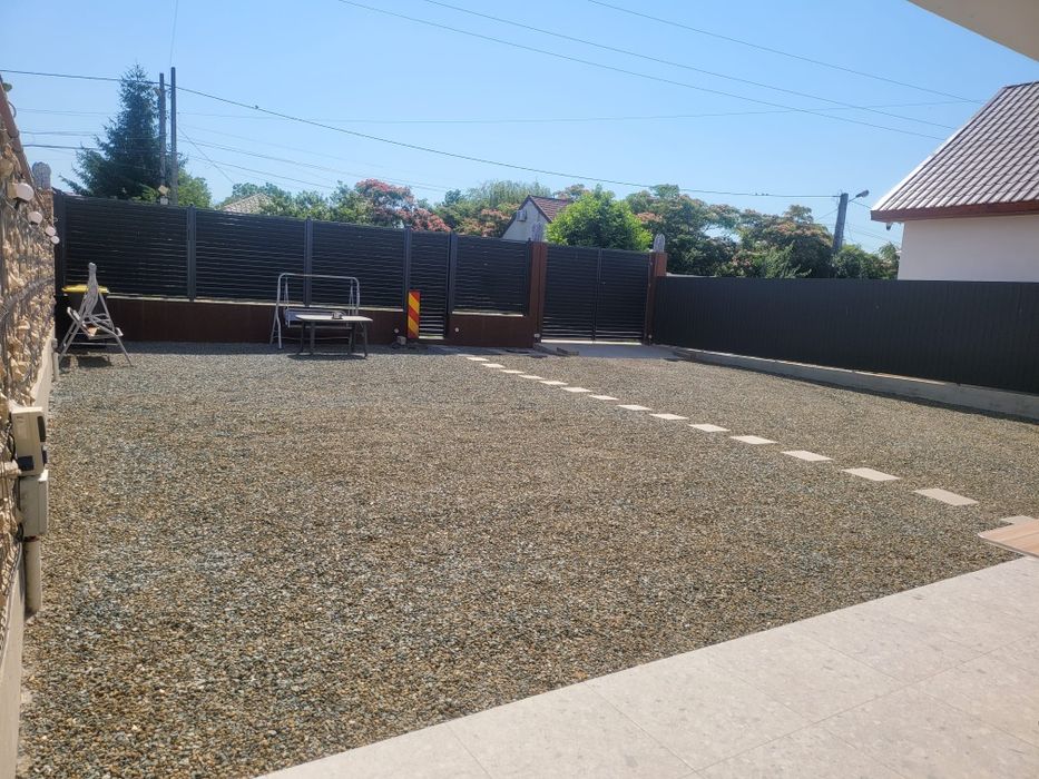 Închiriez clădire / casă / pensiune