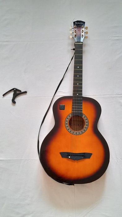 Акустическая гитара