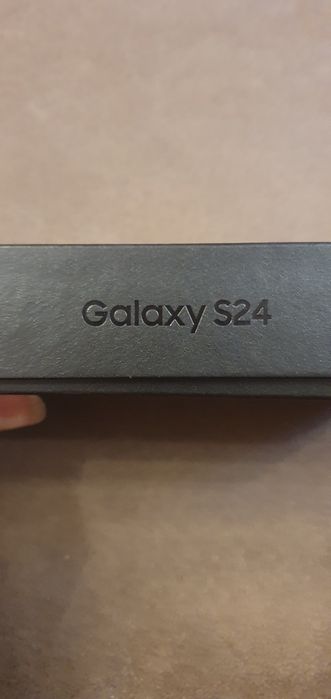 Чисто нов Смартфон Samsung Galaxy S24, 128GB, Amber Yellow