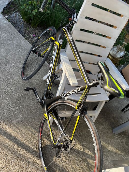 Bicicleta Cursiera full carbon FELT F6 si Focus Mares