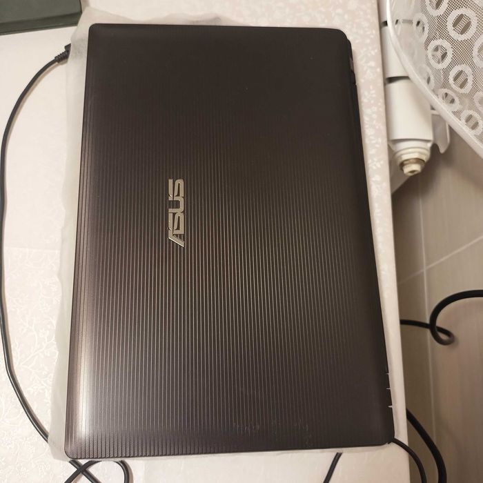 Ноутбук ASUS в хорошем состоянии