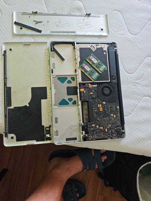 Apple MacBook Pro 13" A1278 fără HDD și baterie - PENTRU PIESE
