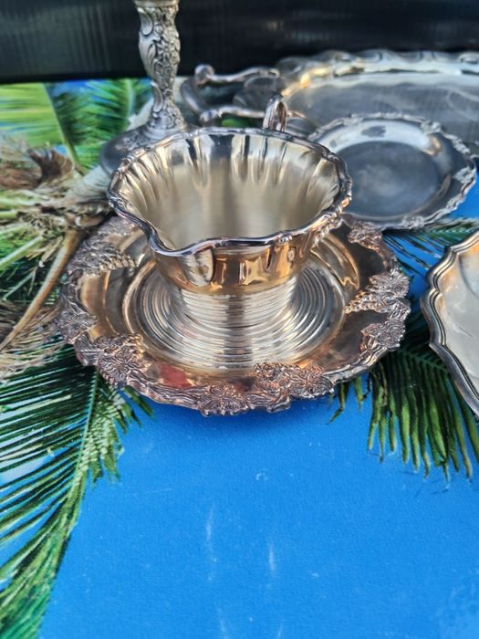 Set frumos ceainic, căni, tavita argint