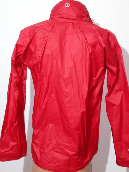 Vând geacă impermeabilă Berghaus