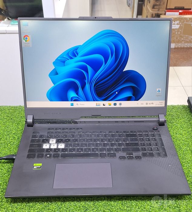 Asus ROG Strix | Ryzen 9 7845HX / RTX 4060 / 24GB DDR5 / 17"