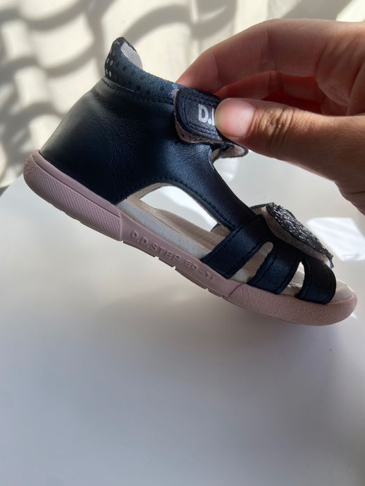 Сандали за момиче DD step