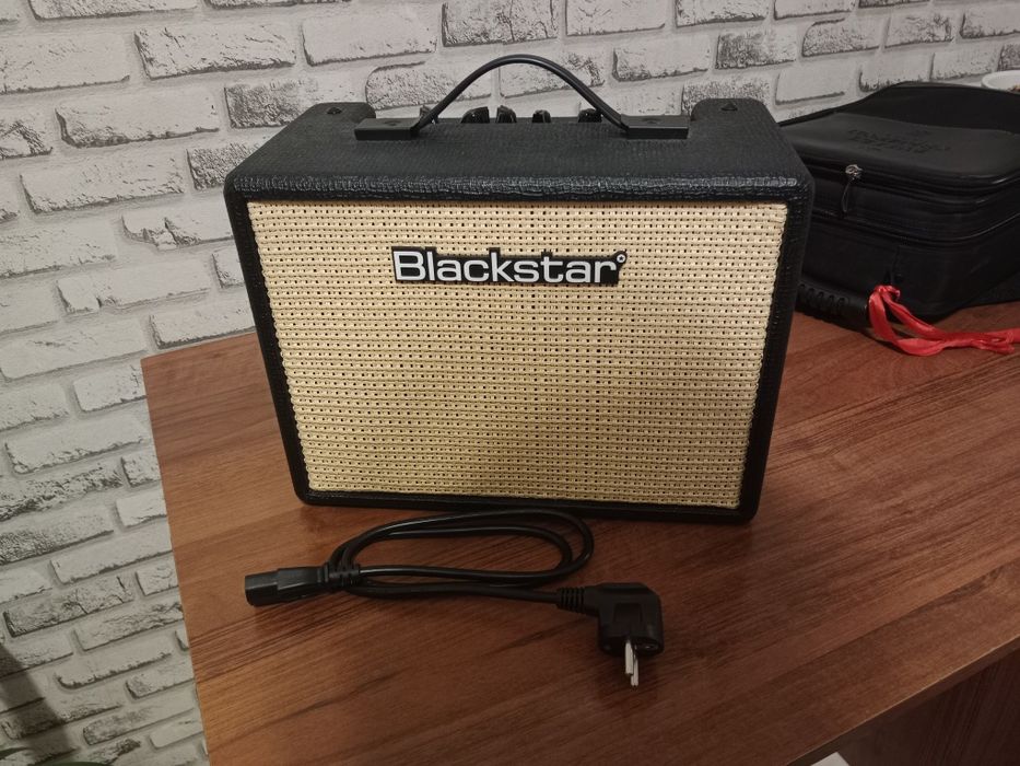 Комбо-усилитель для электрогитары Blackstar Debut 15E