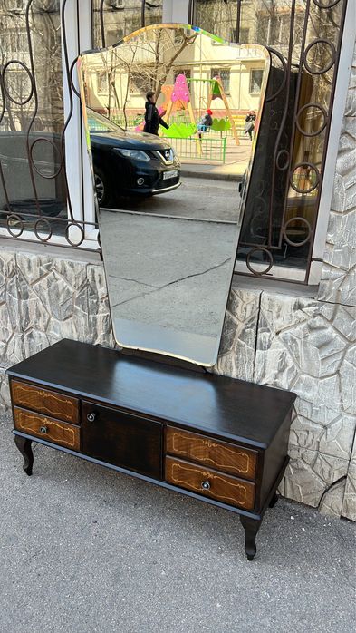 Старинная тумба с зеркалом