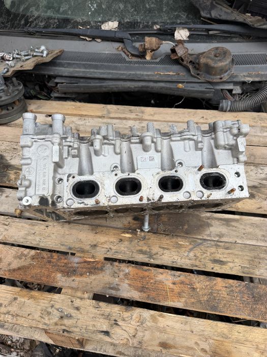 Цилиндрова глава с клапани (без валове) Mercedes M260 2.0L A2600105400 R2600162001