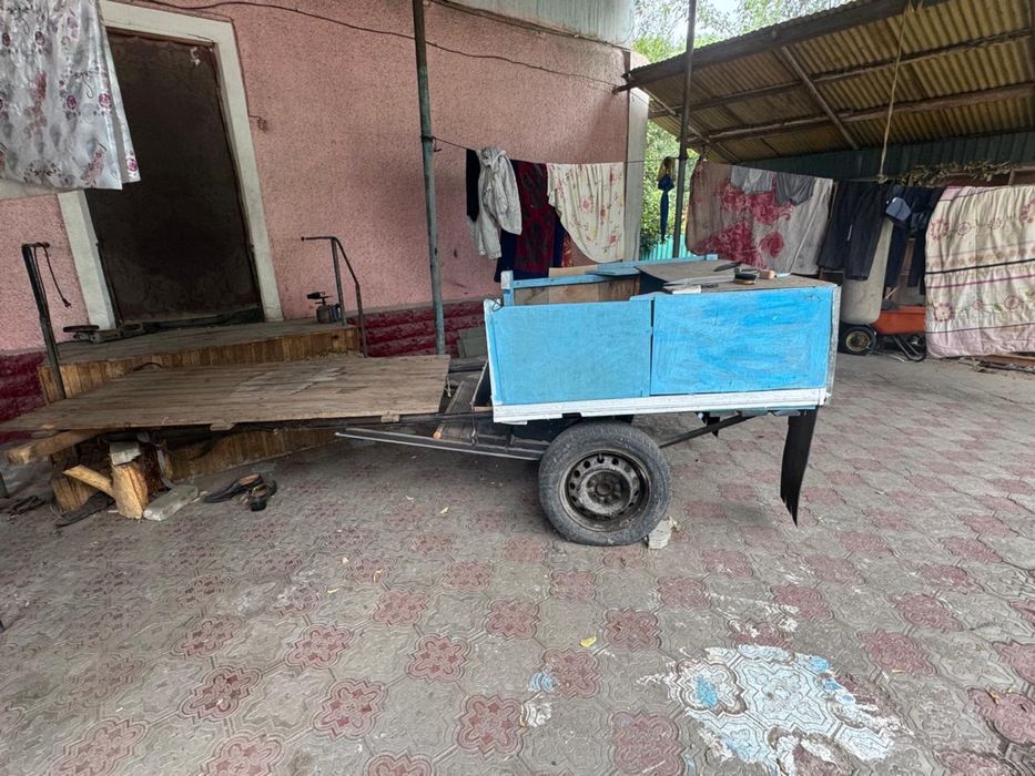 Большой синий тачка