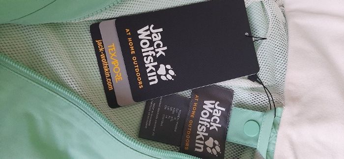 Ветро и водоустойчиво яке- ново, купено в Германия. XL размер.