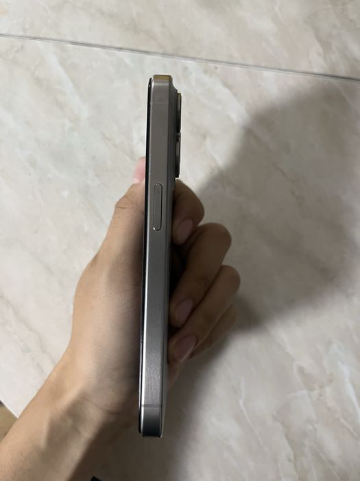 Apple 15 pro Titan