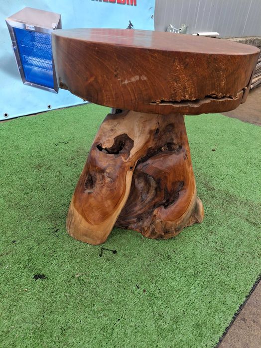 Маса от кореново дърво