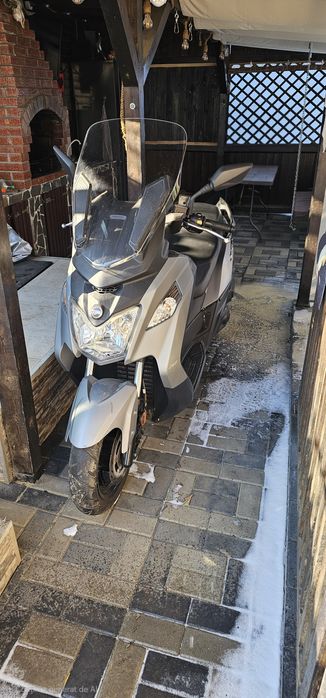 Vând scuter SYM Joymax Z 250 cc – stare excelentă