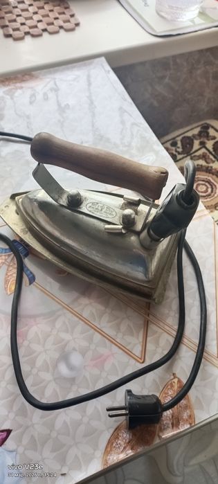 Продам утюг старый