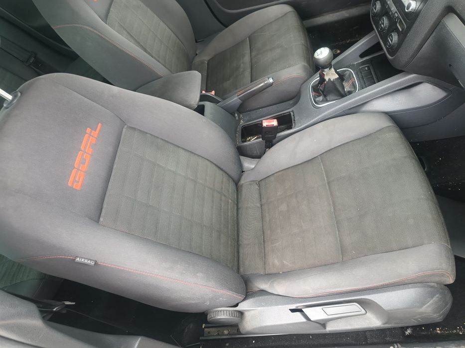 Scaune față cu încălzire și bancheta spate Vw Golf 5, model GOAL
