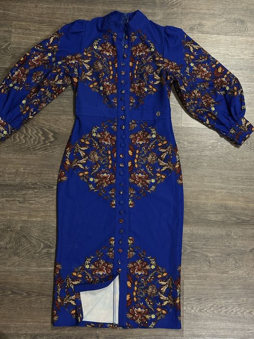 Платье с красивым орнаментом